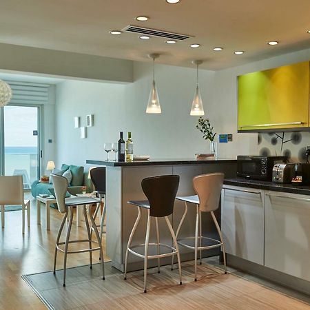 Finikoudes Luxury Apartments Larnaca Buitenkant foto