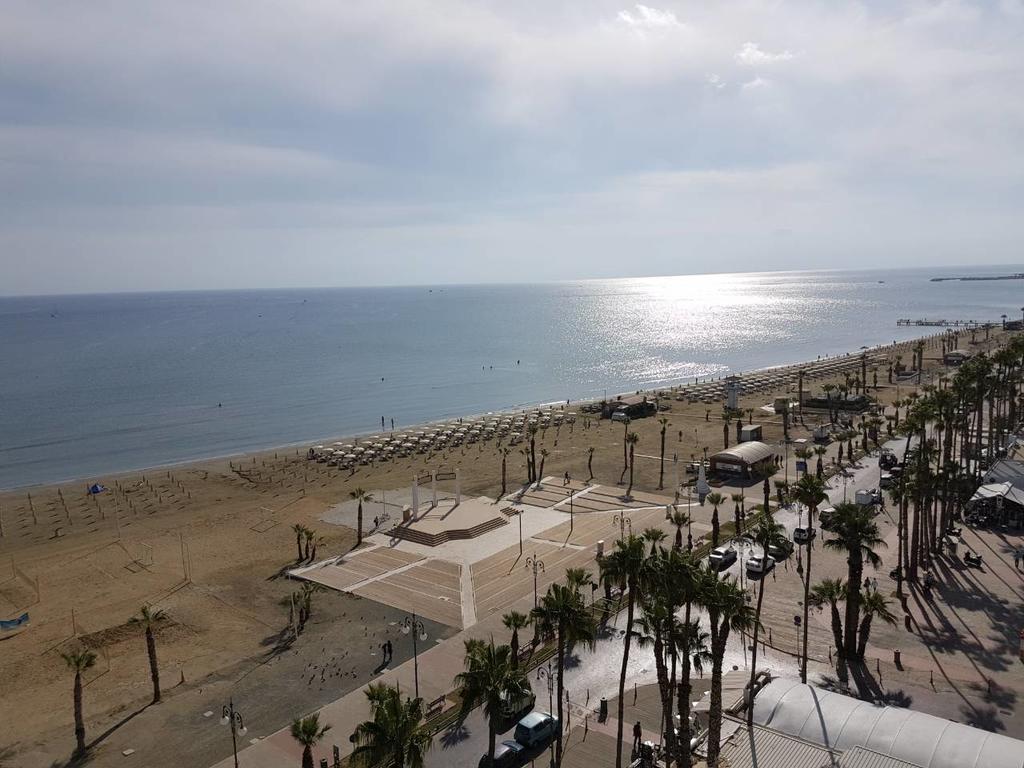 Finikoudes Luxury Apartments Larnaca Buitenkant foto