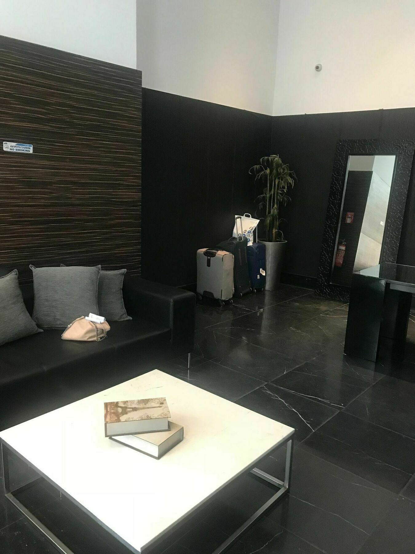 Finikoudes Luxury Apartments Larnaca Buitenkant foto