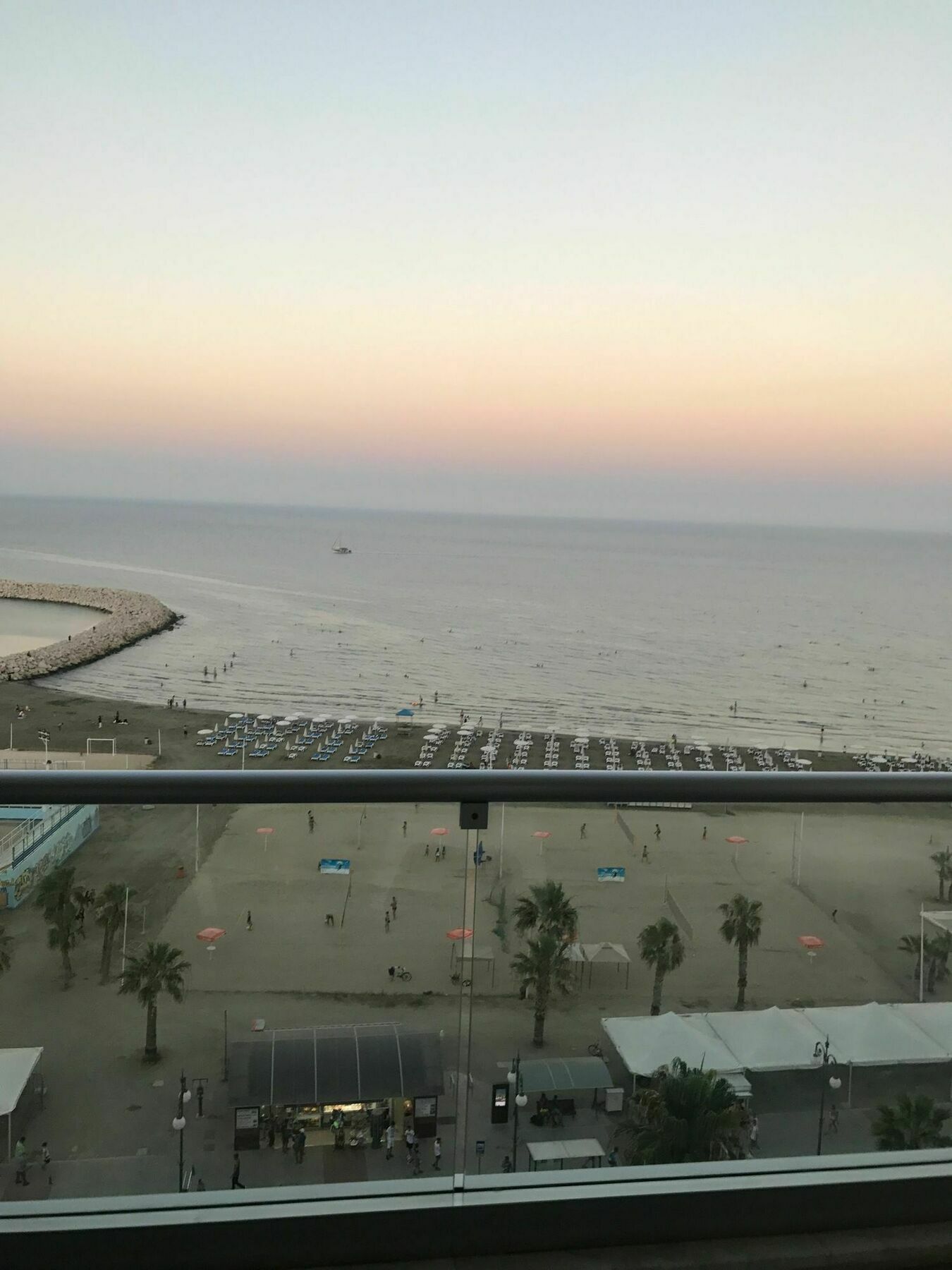 Finikoudes Luxury Apartments Larnaca Buitenkant foto