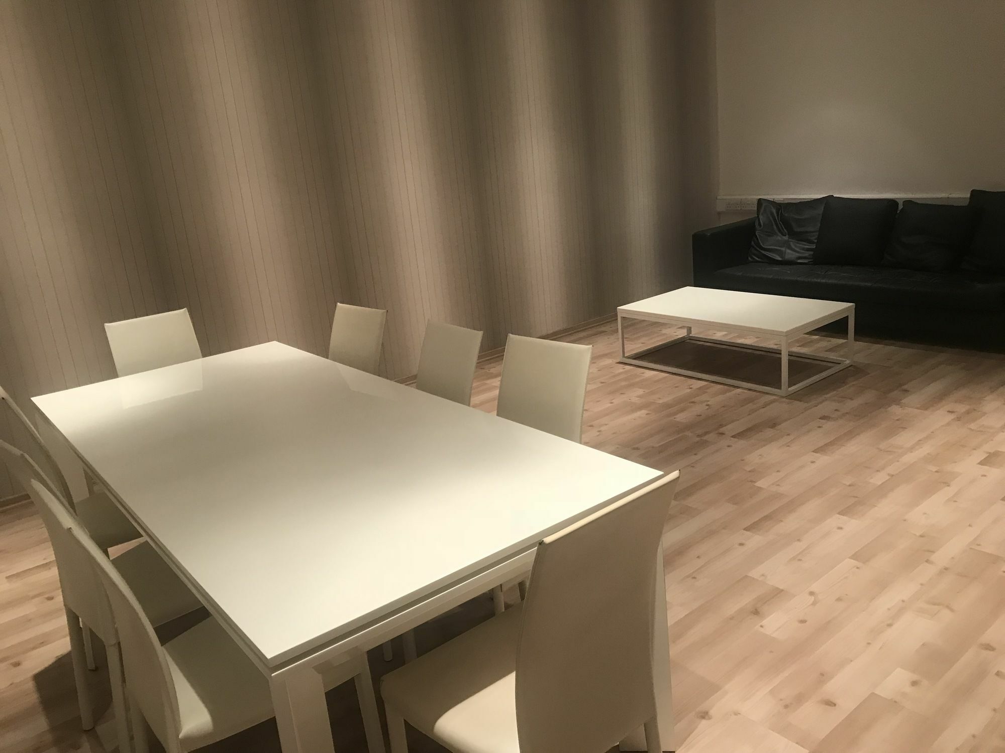 Finikoudes Luxury Apartments Larnaca Buitenkant foto