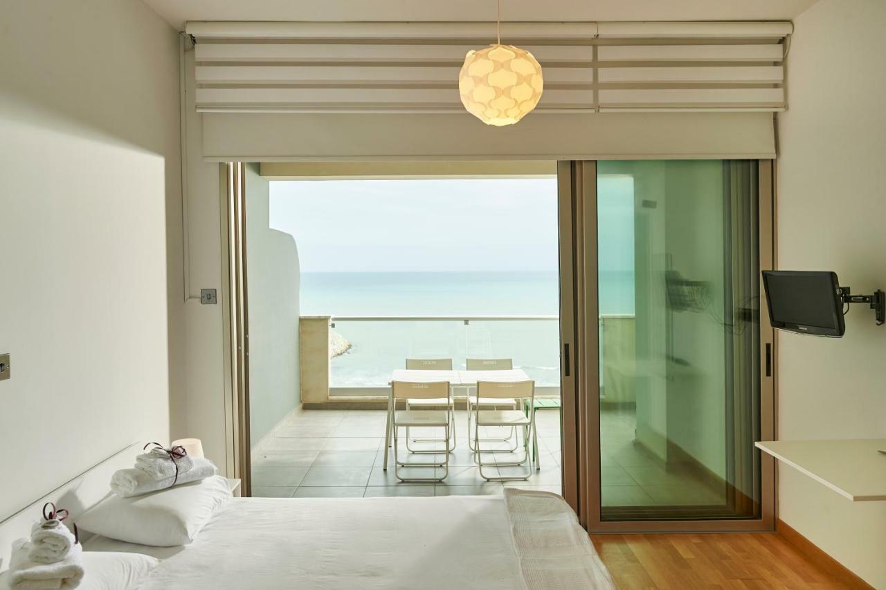 Finikoudes Luxury Apartments Larnaca Buitenkant foto