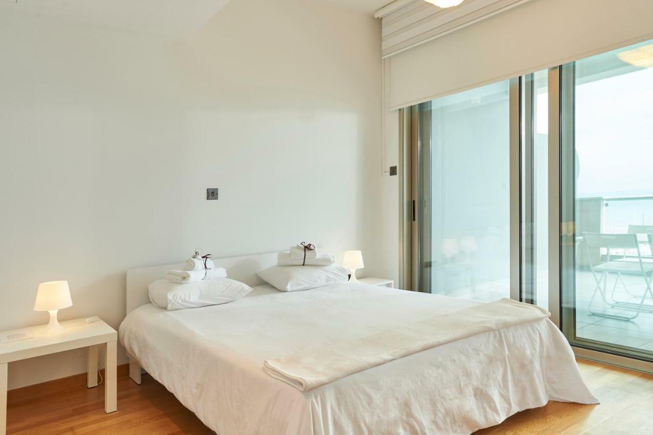 Finikoudes Luxury Apartments Larnaca Buitenkant foto