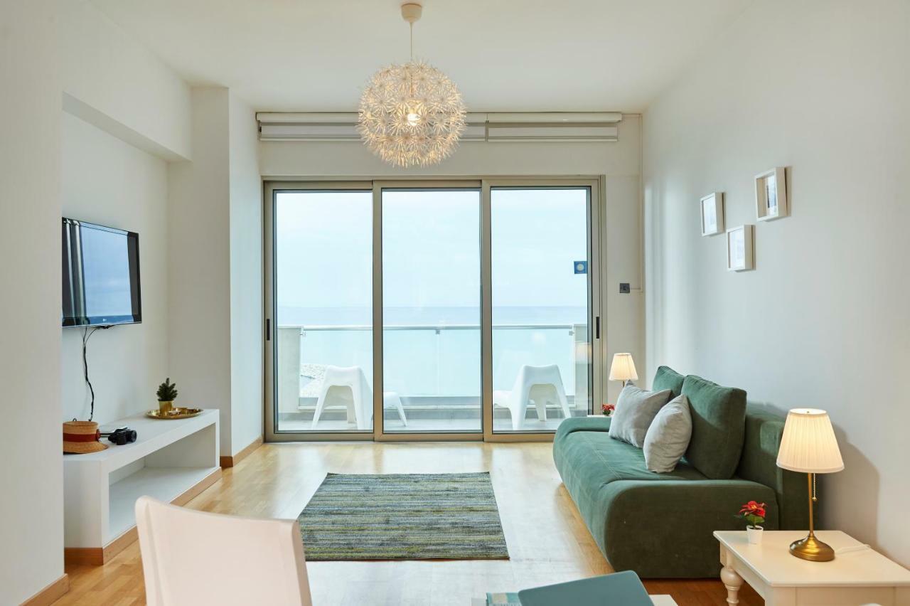 Finikoudes Luxury Apartments Larnaca Buitenkant foto