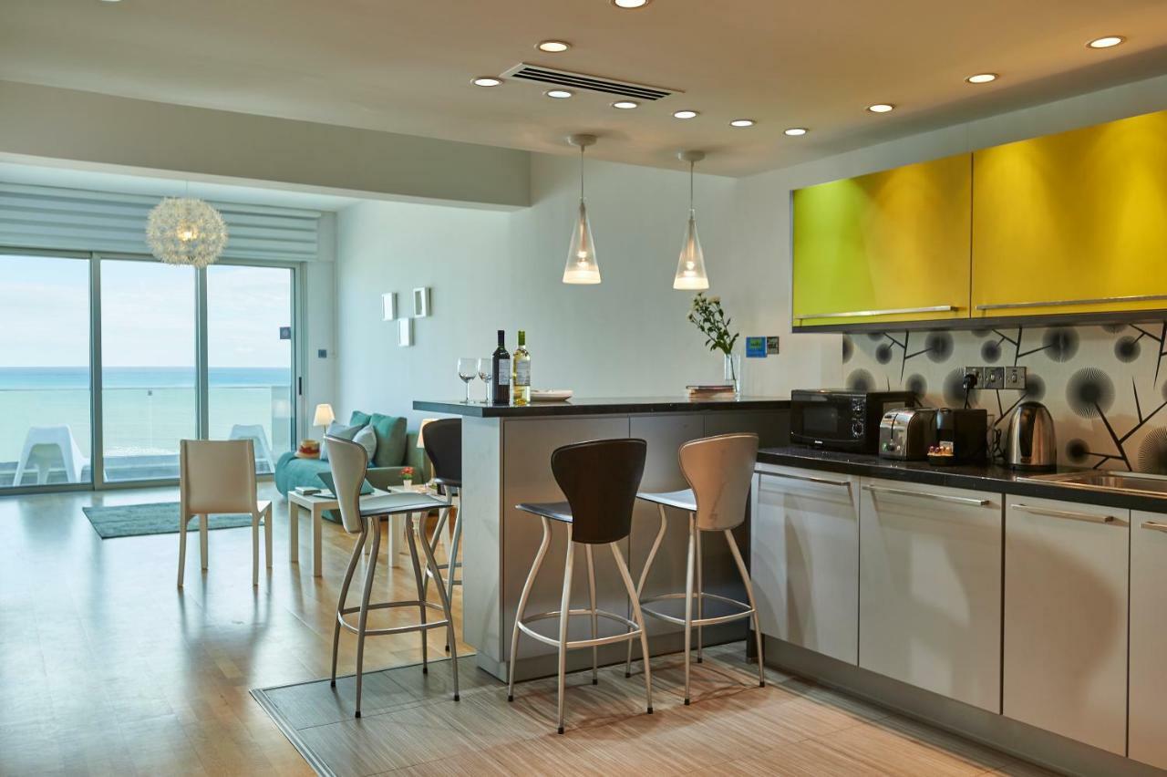 Finikoudes Luxury Apartments Larnaca Buitenkant foto