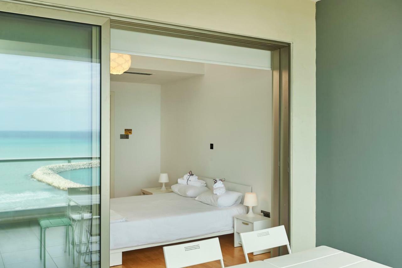 Finikoudes Luxury Apartments Larnaca Buitenkant foto