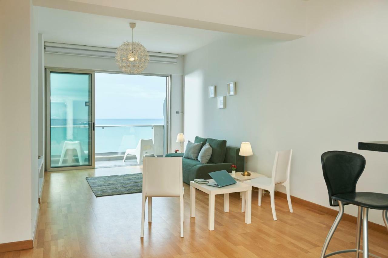 Finikoudes Luxury Apartments Larnaca Buitenkant foto