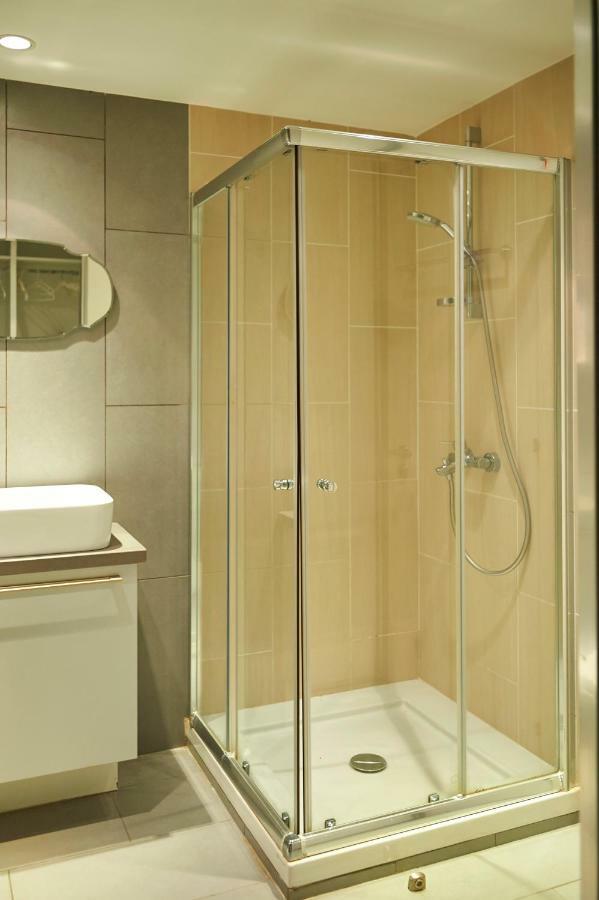 Finikoudes Luxury Apartments Larnaca Buitenkant foto