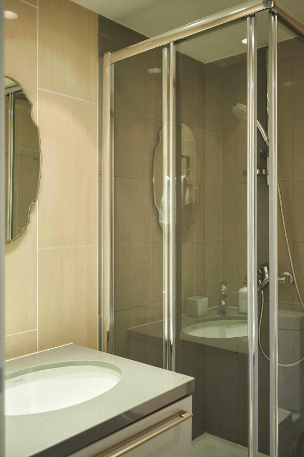 Finikoudes Luxury Apartments Larnaca Buitenkant foto