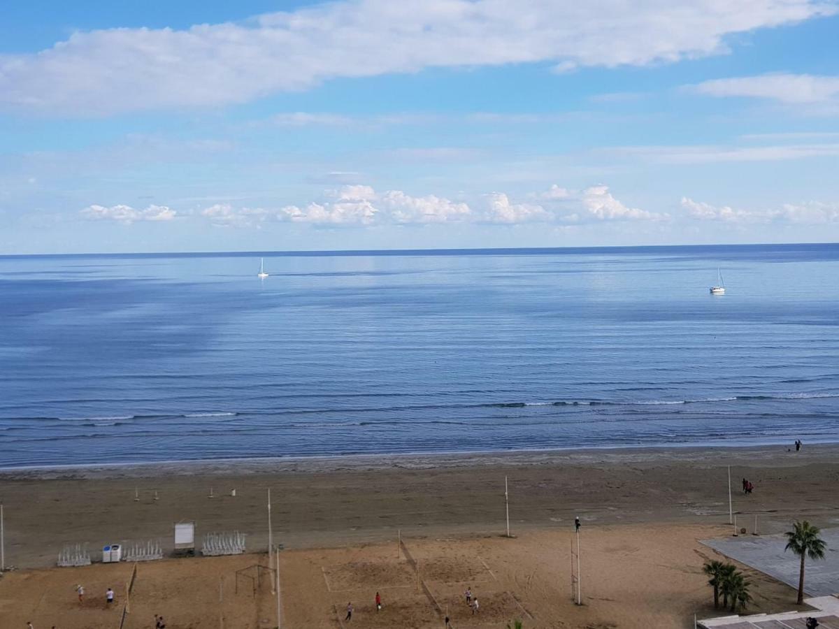 Finikoudes Luxury Apartments Larnaca Buitenkant foto