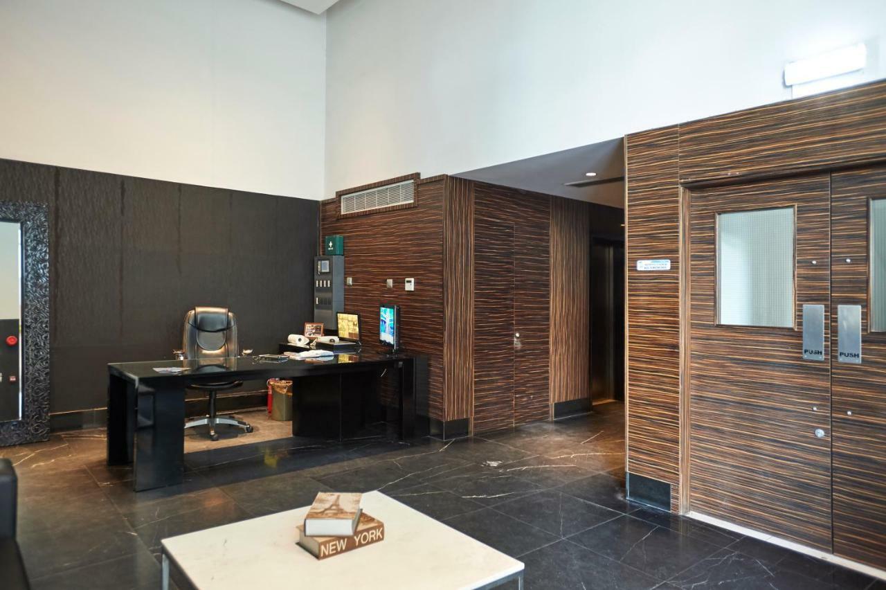 Finikoudes Luxury Apartments Larnaca Buitenkant foto