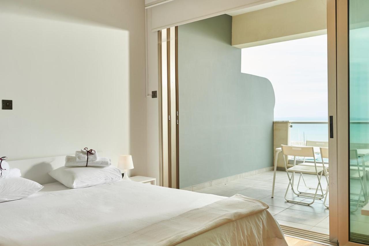 Finikoudes Luxury Apartments Larnaca Buitenkant foto